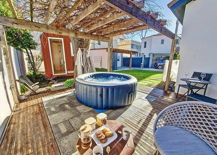 Cosy Tiny Centre-ville De Nîmes